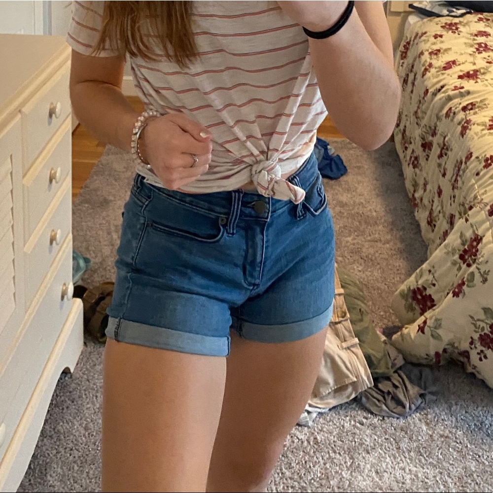 Universal Thread Cuffed Mid Rise Jean Shorts - Picture 2 of 3
